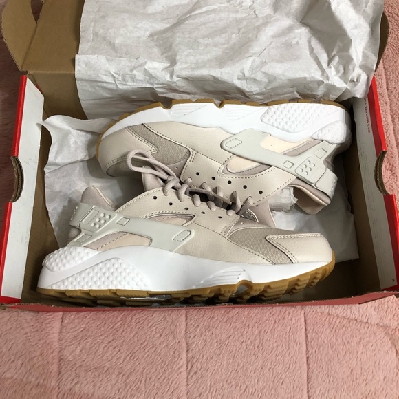 nike air huarache nude